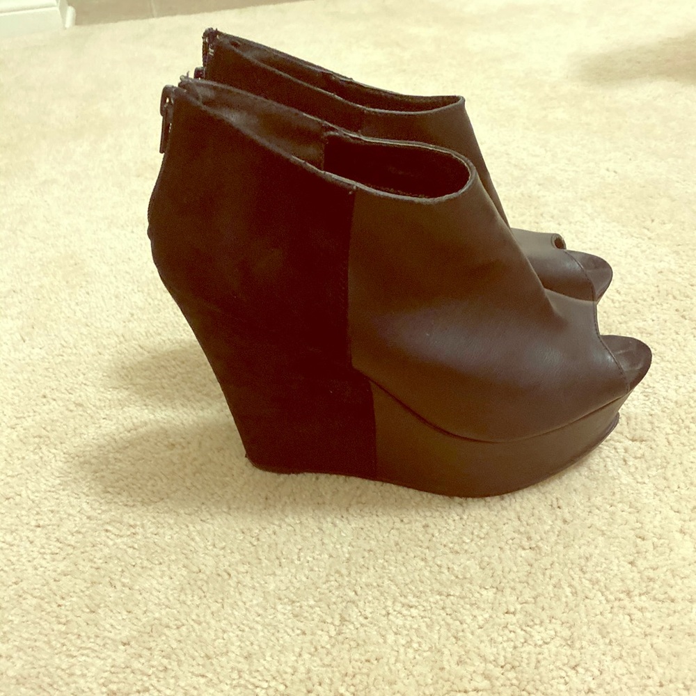 Black leather and suede bootie